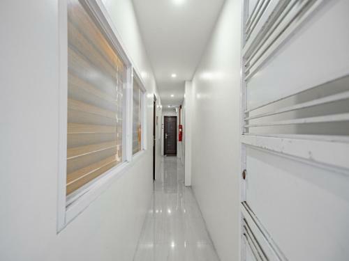 Hotel Vaccinated Staff - Oyo 605 The Quarters