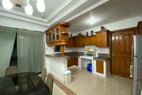 Spacious House In Bf Resort Las Pinas
