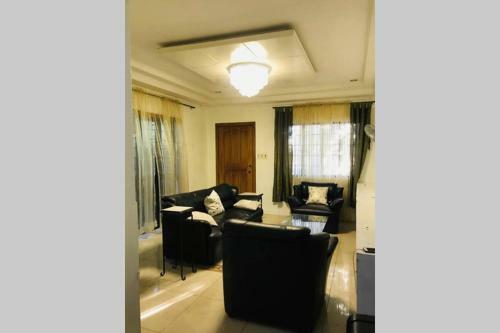 Spacious House In Bf Resort Las Pinas