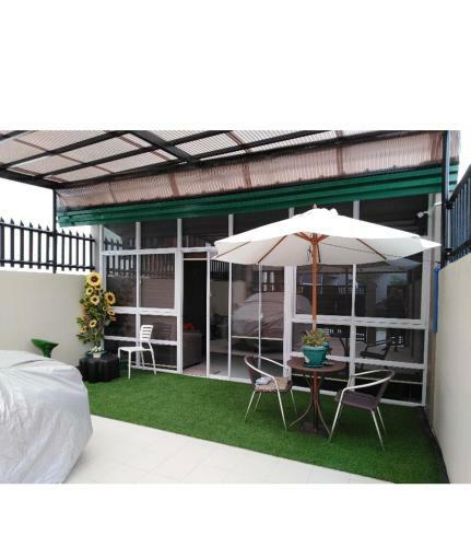 Glitz' Space: Experience Our Warmth Hospitality