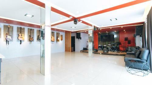Reddoorz @ Walk Inn Hotel