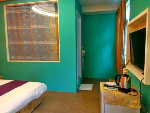 Blue% Hotel