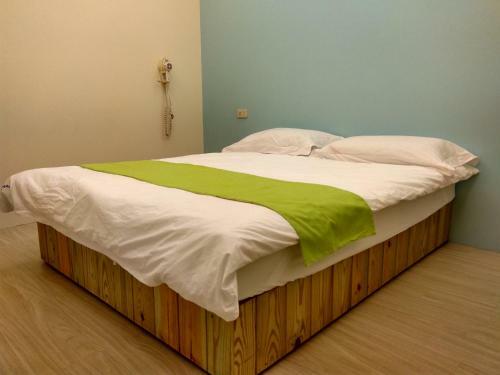 Blue% Hotel