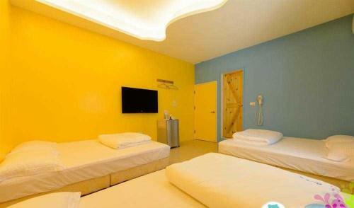 Blue% Hotel