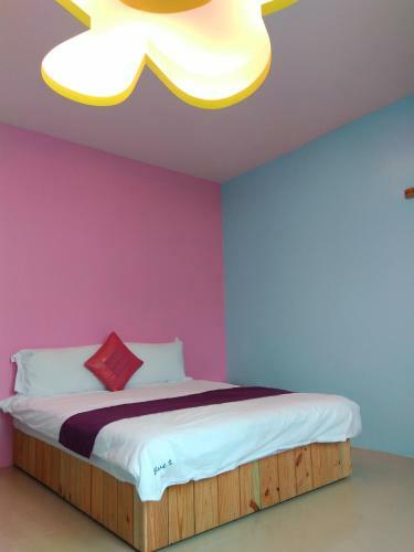 Blue% Hotel