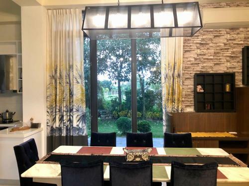 Dawn Redwood Villa