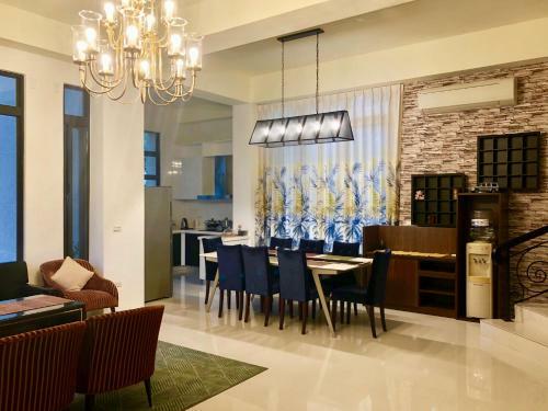 Dawn Redwood Villa