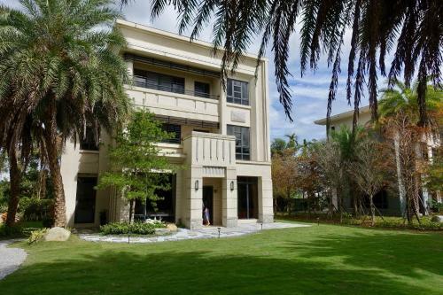 Dawn Redwood Villa