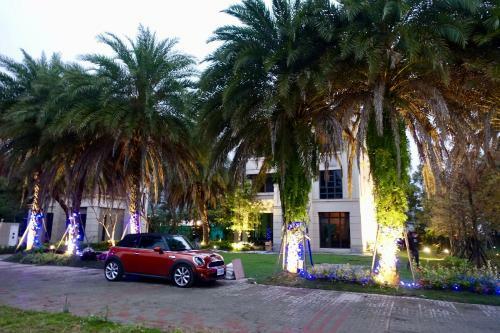 Dawn Redwood Villa