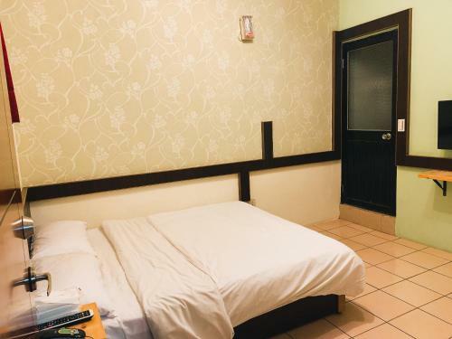 Forever Happiness Hostel
