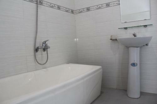 Hostal Quang Nam Guest