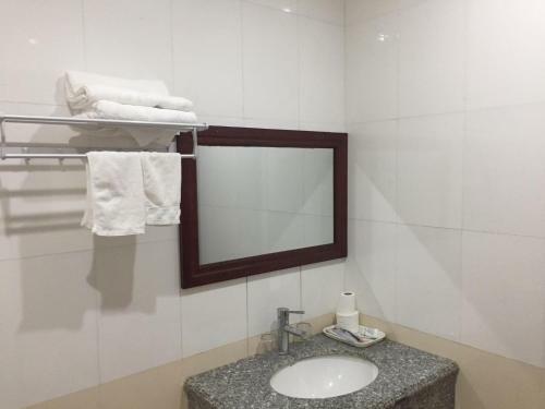 H?ng Th�nh Riverside Hotel