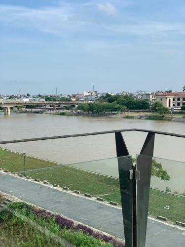 H?ng Th�nh Riverside Hotel