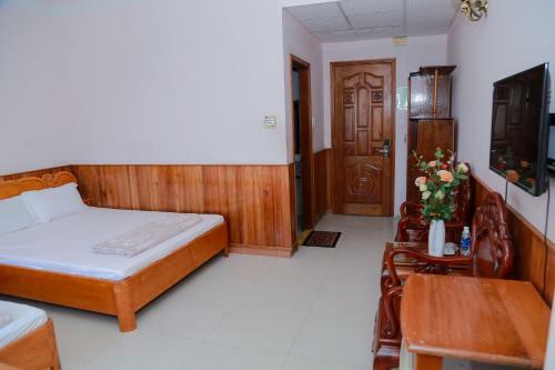 T�n Ho�ng Gia Hotel