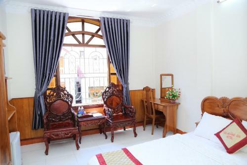 T�n Ho�ng Gia Hotel