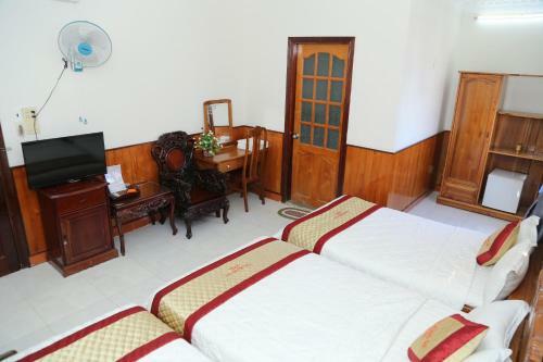 T�n Ho�ng Gia Hotel