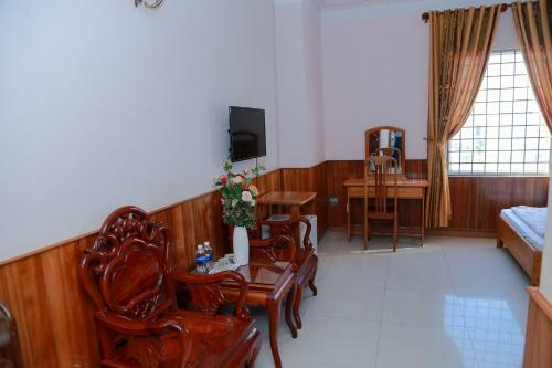 T�n Ho�ng Gia Hotel