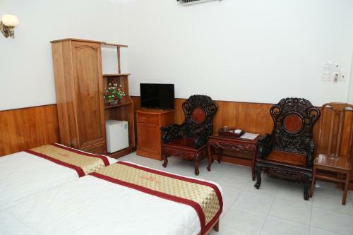 T�n Ho�ng Gia Hotel