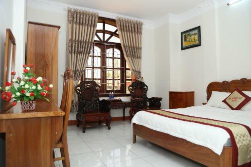 T�n Ho�ng Gia Hotel