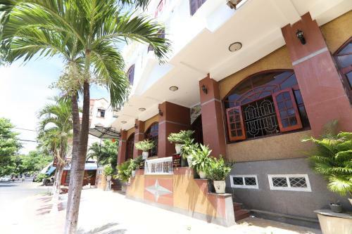 T�n Ho�ng Gia Hotel