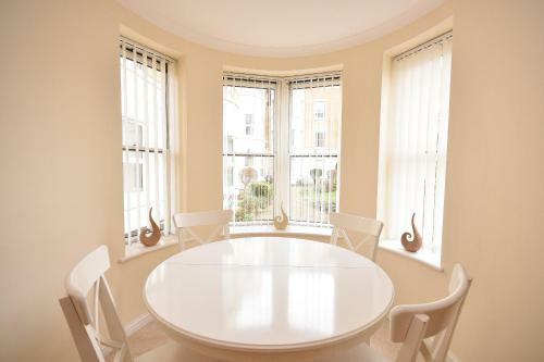 Town Or Country - Osborne House Apartments