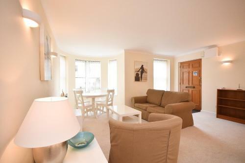 Town Or Country - Osborne House Apartments