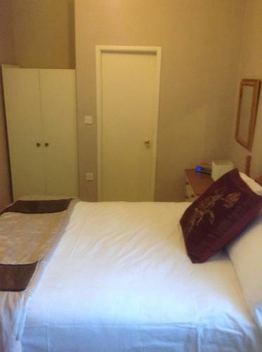 Hostal Bridgefoot Guest House