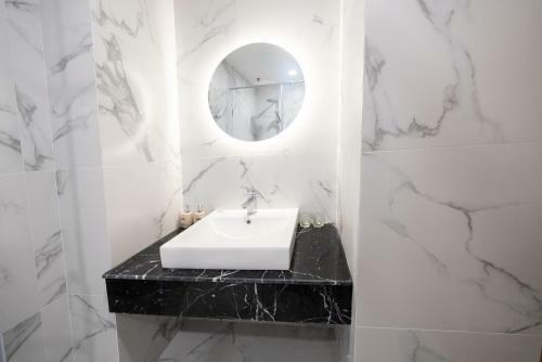 Sline Hotel - The Manor