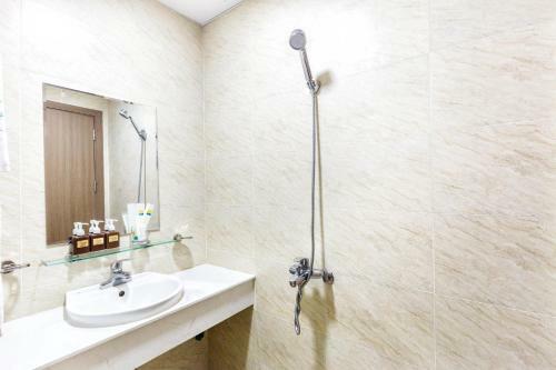 Sandy Gold - Oceanus Apartments