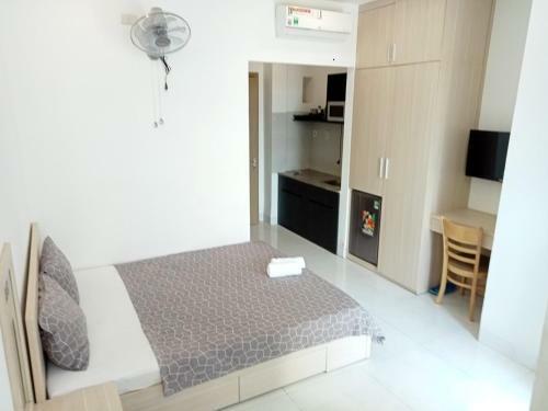 Lee Apartment