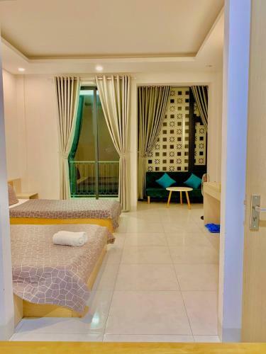 Lee Apartment