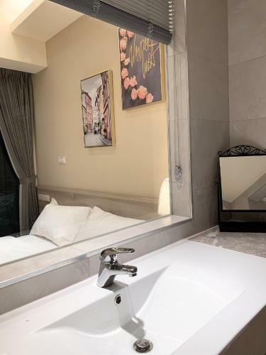 Shine Residence