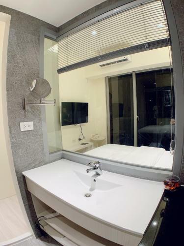 Shine Residence