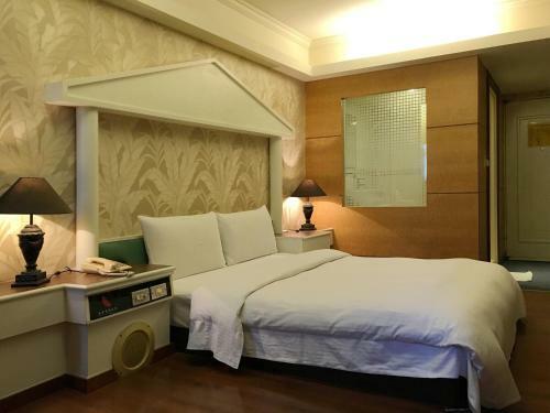 Zaw Jung Business Hotel