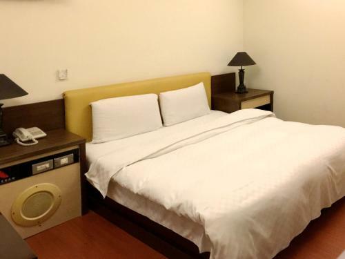Zaw Jung Business Hotel