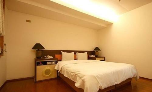 Zaw Jung Business Hotel