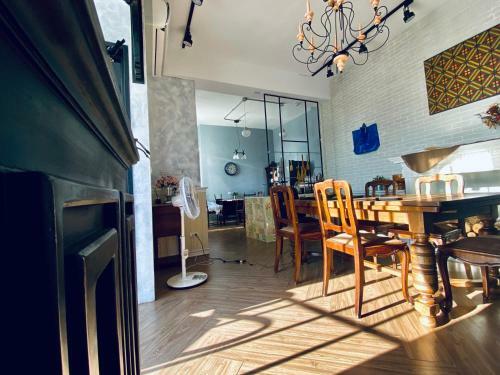 Fourteen Beds Hostel