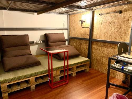 Hostal Shadow House