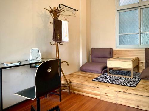 Hostal Shadow House