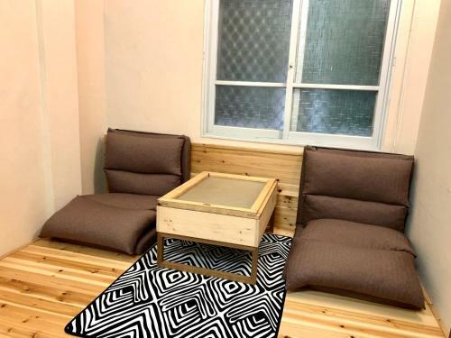 Hostal Shadow House