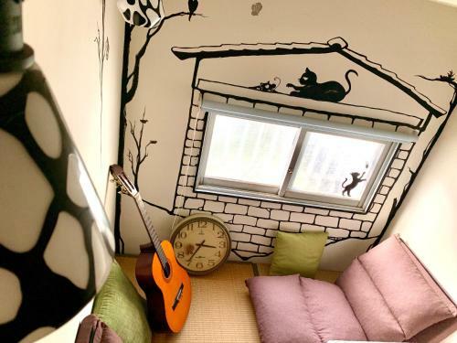 Hostal Shadow House