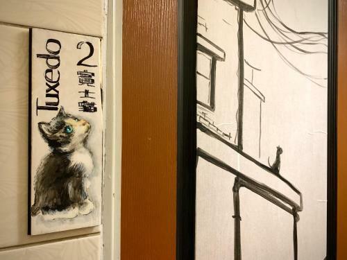 Hostal Shadow House