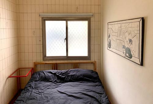 Hostal Shadow House