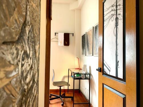 Hostal Shadow House