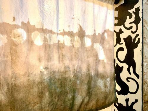 Hostal Shadow House