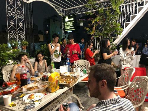 Full House Hostel