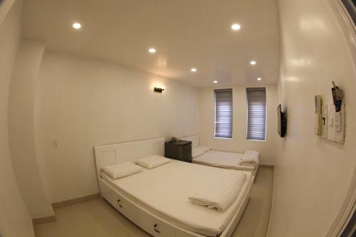 Full House Hostel
