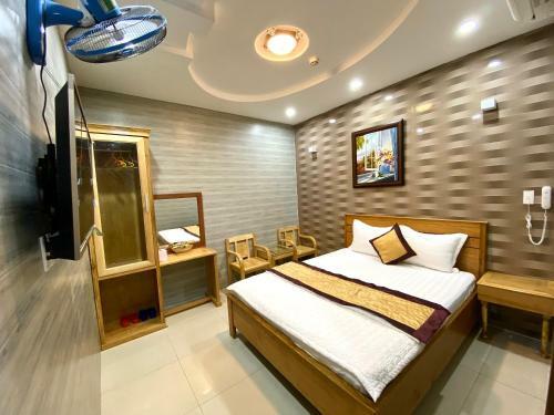 Ho�ng Qu�n Hotel