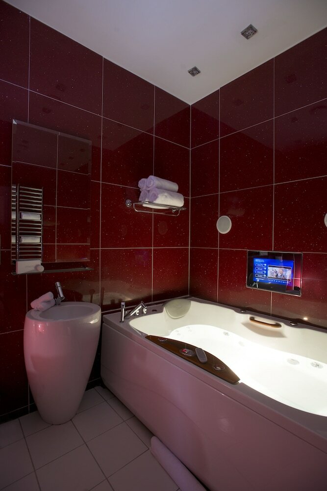 The Clarence Boutique Hotel