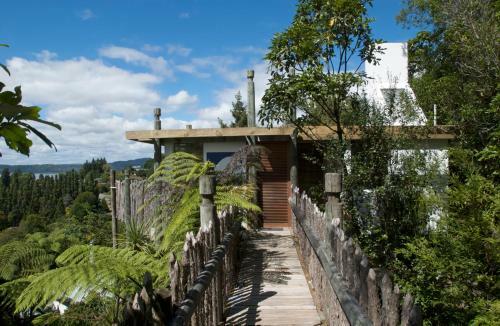 Hostal Te Whare -lake Tarawera Tree-top Nest